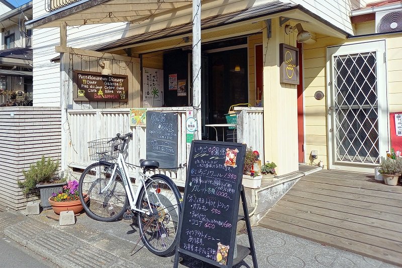 住宅街にある小さなお店「cafe oeuf」
